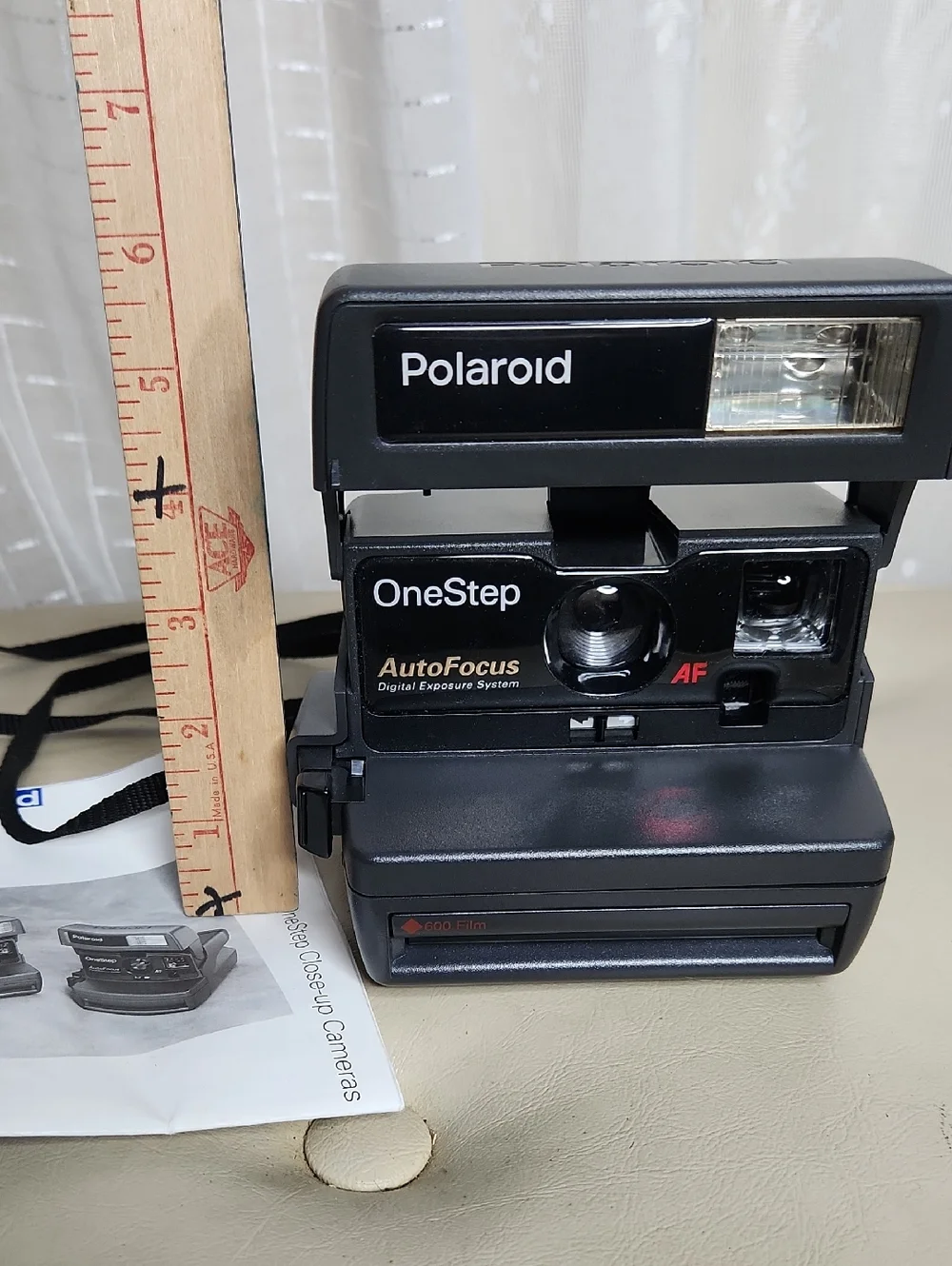 Polaroid OneStep Autofocus 600 instant film camera W/ instruction Manual